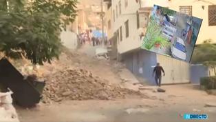 Independencia: Muro de contención se desploma y aplasta tres automóviles | VIDEO