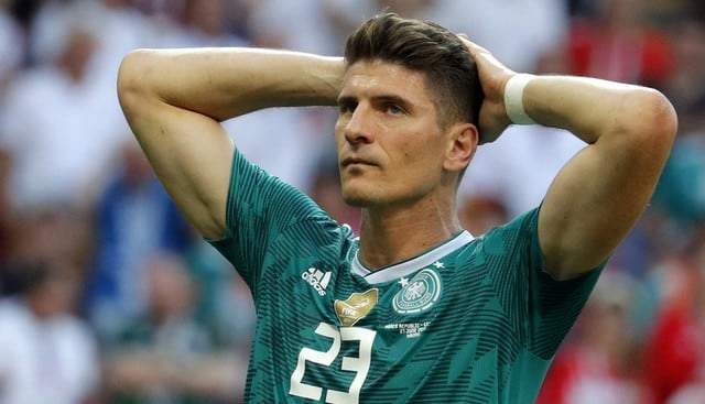 Jugadores e hinchas de Alemania quedan desconsolados tras la pronta eliminación en el Mundial Rusia 2018. (Foto: EFE)