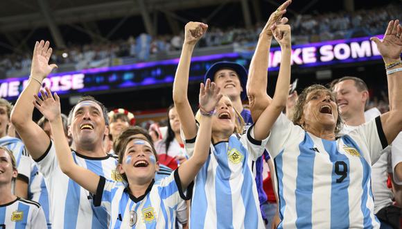 Argentina sumó 6 puntos y quedó primero en el Grupo C en el Mundial Qatar 2022. (Foto: EFE)