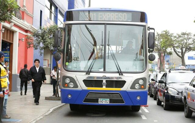 La Municipalidad de Lima anuncia el ingresos de nuevo buses de corredor azul.