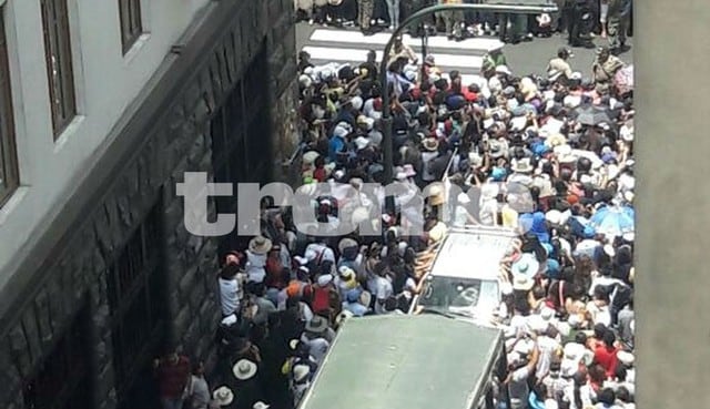 Caos en el Centro de Lima por llegada del Papa Francisco. Foto: Isabel Medina / Trome