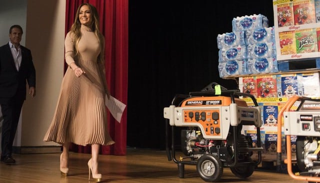 Jennifer Lopez apoya a víctimas del huracán María en Puerto Rico. Foto: AP