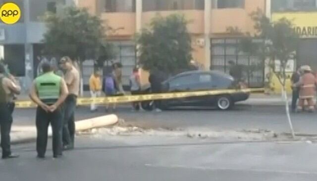 Triple choque en la avenida Arica deja un poste derribado. Foto: Captura de RPP
