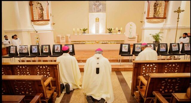 Misa de Jueves Santo. Arzobispo de Lima y religiosos en oración por las víctimas del coronavirus.
