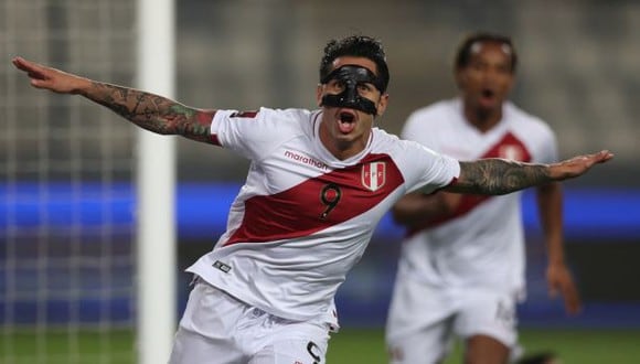 Gianluca Lapadula suma dos goles con la selección peruana en las Eliminatorias Qatar 2022. (Foto: AFP)