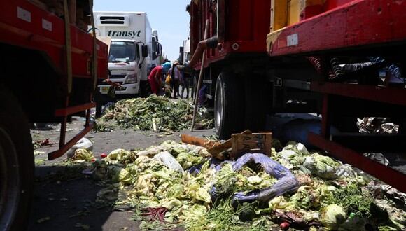 En un eventual paro de transporte, verduras y frutas correrán el riesgo de perderse en las carreteras, como en anteriores ocasiones.  (Foto archivo referencial: GEC)