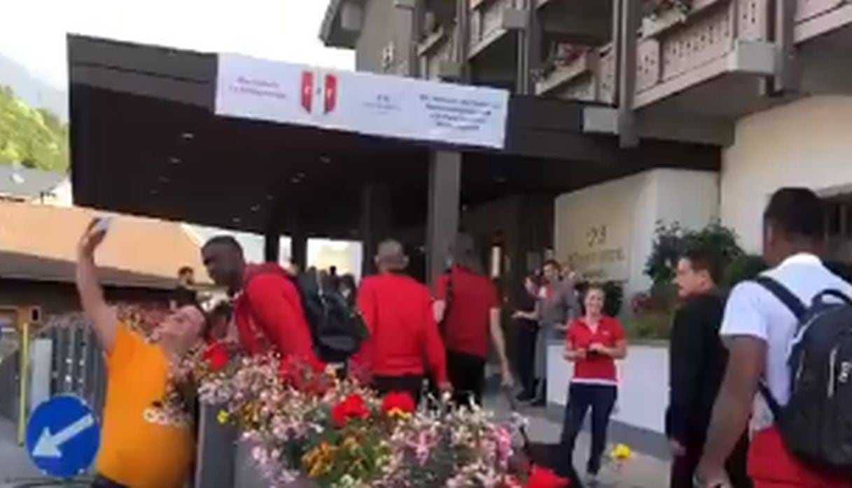 Llegada de la selección peruana a hotel de Austria