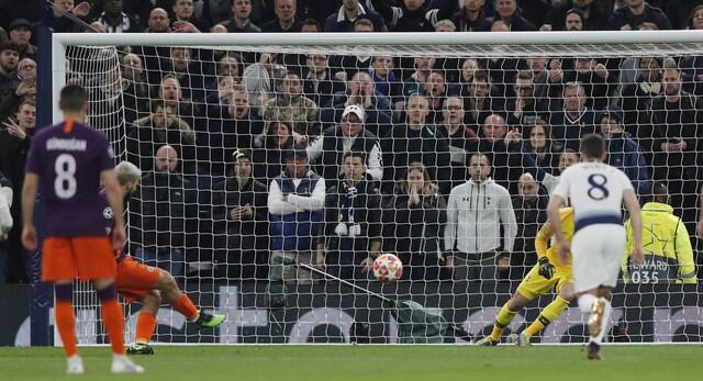 Sergio Agüero falló penal en el Manchester City vs Tottenham