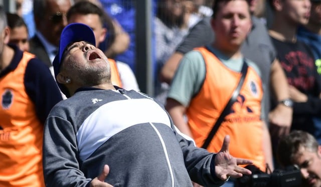 Diego Maradona debutó con derrota: Gimnasia perdió 2-1 ante Racing por la Superliga