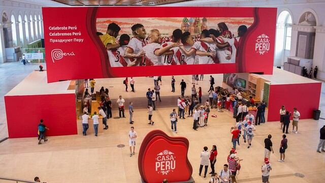 Cientos de turistas peruanos y extranjeros en Moscú asistieron a la inauguración de la Casa Perú en pleno Mundial Rusia 2018.