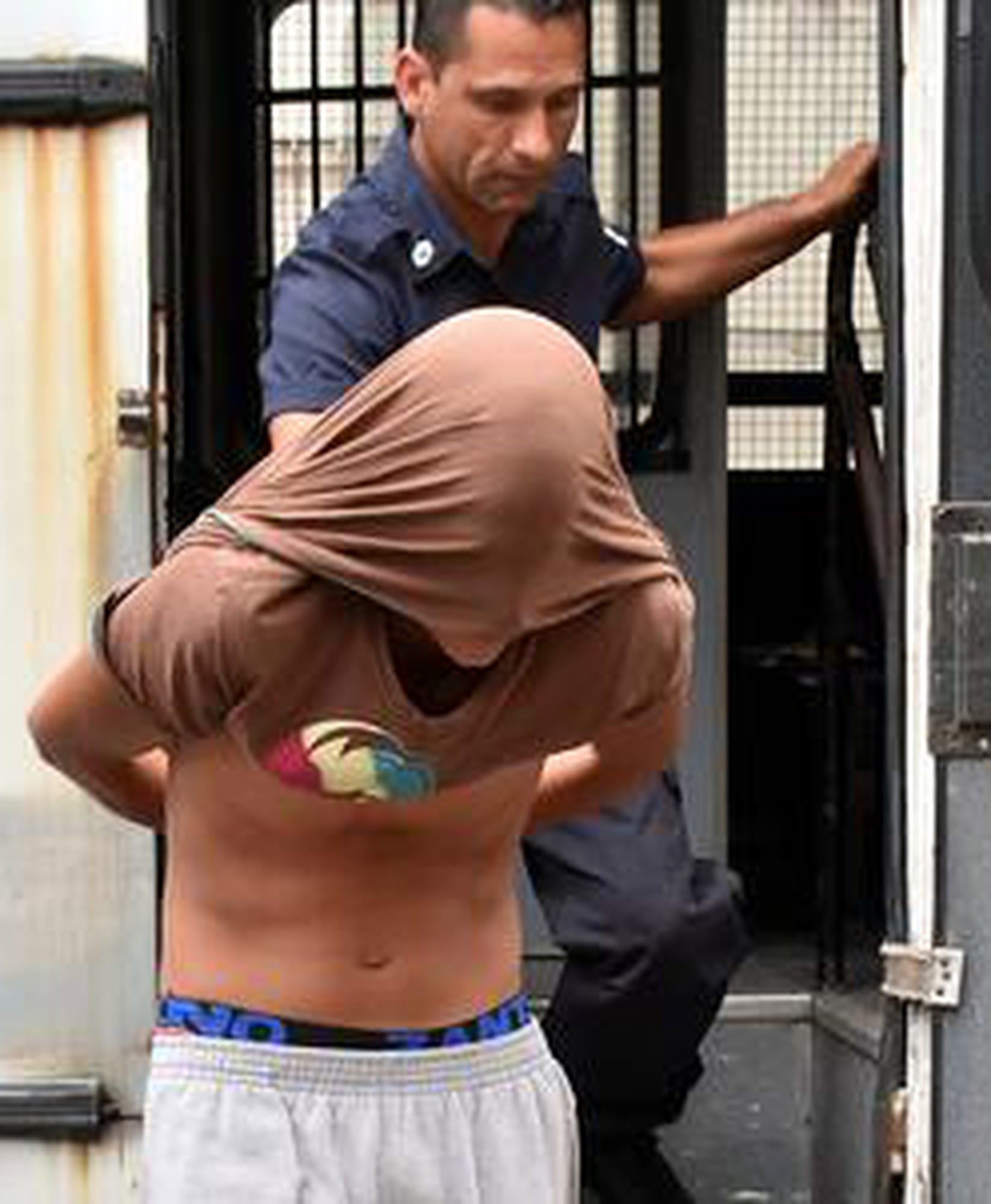 5 jóvenes han sido detenidos por su presunta participación en la violación grupal a una menor de edad en Miramar, Buenos Aires. (Foto: AFP)