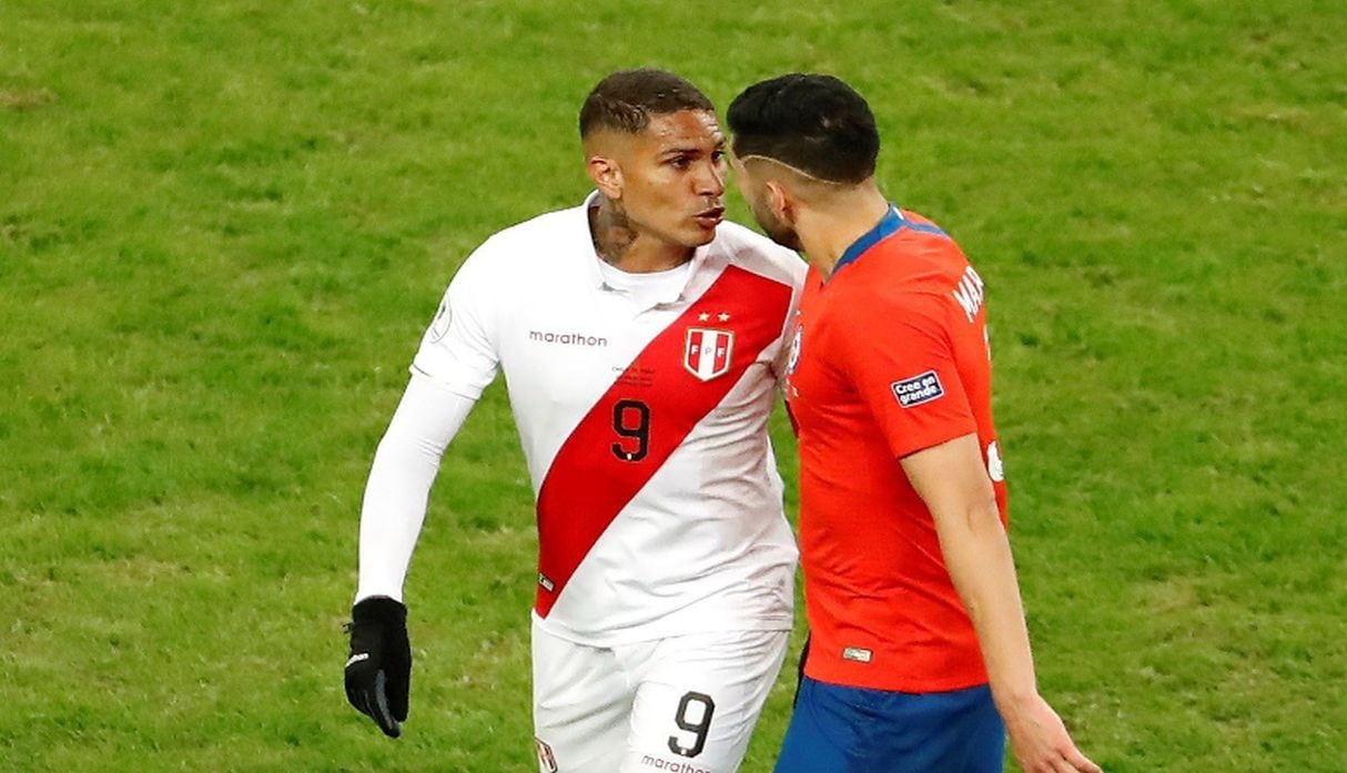 Paolo Guerrero y Maripán se enfrentaron en la Copa América 2019. (Fotos: Agencias)