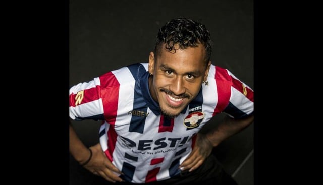 Renato Tapia posó con su nueva camiseta en sesión de fotos. (Fotos: Willem II)