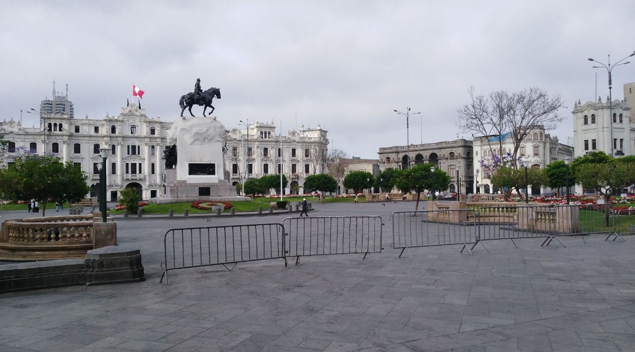 Plaza San Martín luce enrejada previo a marcha contra el indulto de Alberto Fujimori (FOTO: Twitter)