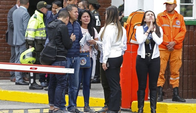 Al menos 8 muertos y más de 40 heridos en atentado con coche bomba en escuela de policías en Bogotá. Foto: AP