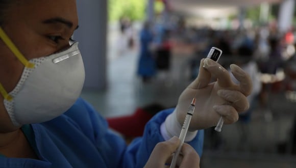 El Ministerio de Salud habilitó 25 vacunatorios en Lima Metropolitana que atenderán 12 horas. (Foto: GEC)