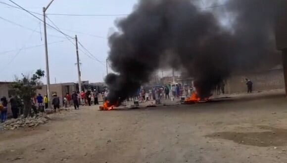 Trujillo: Invasores queman llantas para evitar ser desalojados en Canal de Wichanzao (Foto: captura de pantalla)
