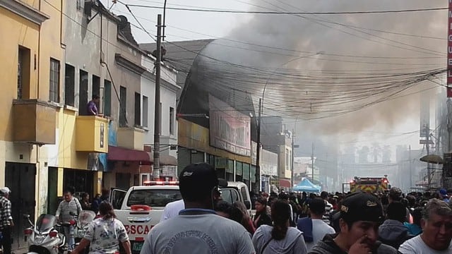 Gamarra: incendio se registra en galería 'La Camita'
