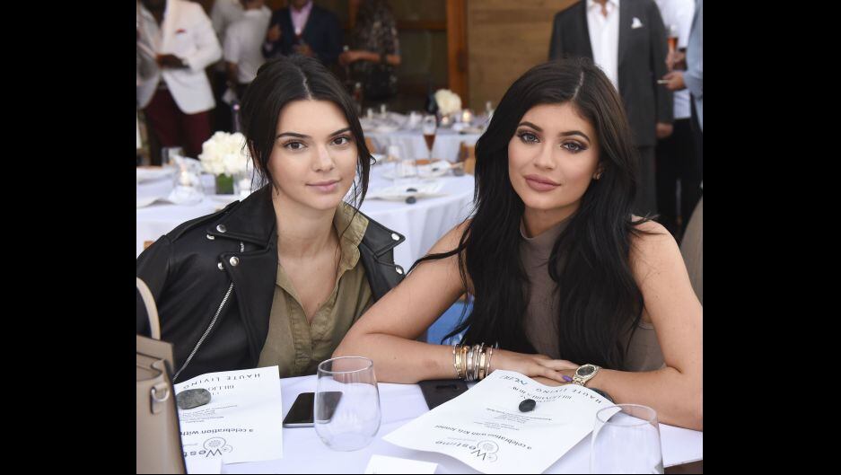 Kendall Jenner y su hermana Kylie estuvieron a punto de tener un embrollo legal. (AFP)