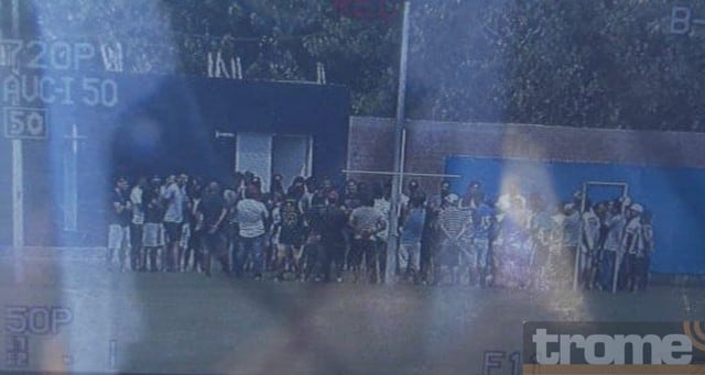 Jugadores de Alianza Lima se sorprendieron con 'visita' de hinchas en el entrenamiento