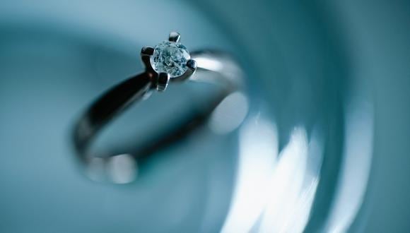 Una joven viuda ofrece una gran cantidad de dinero para recuperar el anillo que le regaló su esposo. (Foto: Pexels)