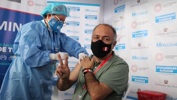 Vacunatorio de Essalud situados en Lima funcionarán en horario especial este feriado largo. (Foto: Andina)