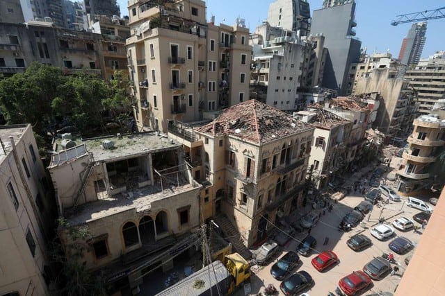 Una vista muestra edificios dañados cerca del sitio de la explosión en Beirut, capital del Líbano. (REUTERS/Mohamed Azakir).