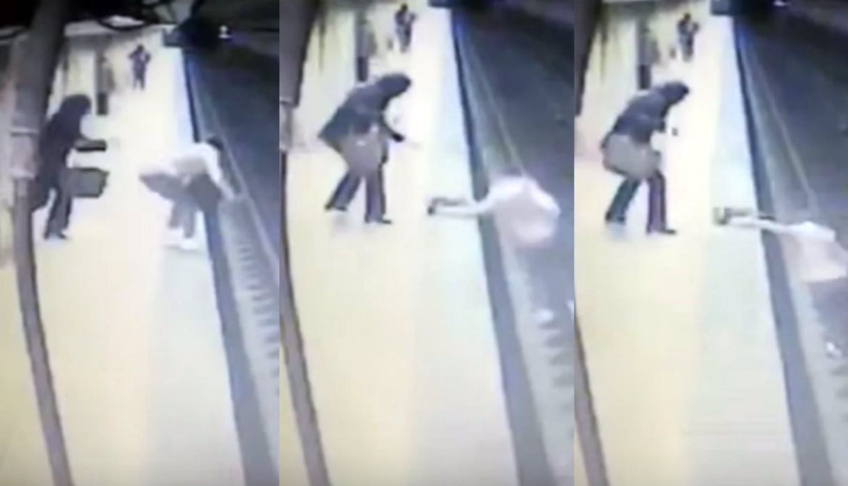 Mujer es empujada a las vías del tren y muere atropellada.