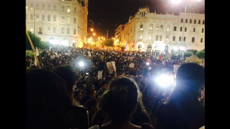 Así se desarrolló la marcha contra Keiko Fujimori en Lima. (Twitter)