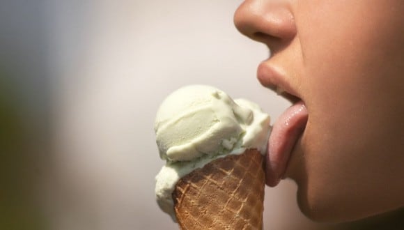Los helados, chocolates y hamburguesas nos suelen provocar fuera de comidas. (Foto: Pixabay)