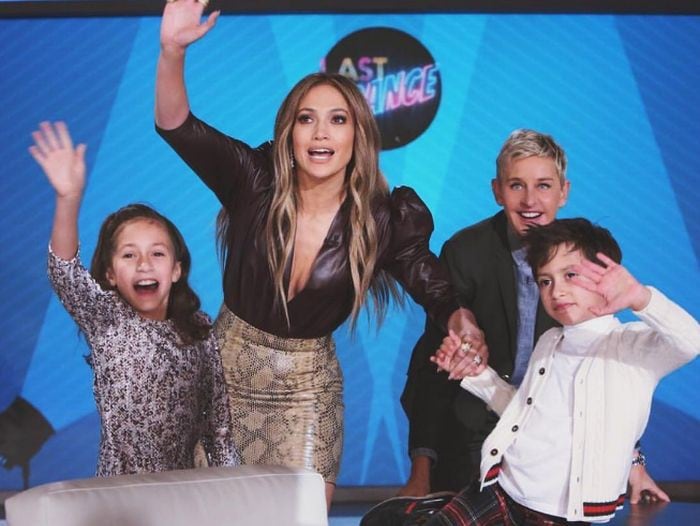 Jennifer Lopez con sus gemelos en el show de Ellen DeGeneres. Foto: Instagram