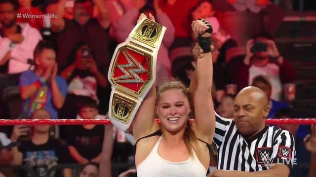Ronda Rousey volvió a derrotar a Ruby Riott. (Captura Fox Sports)
