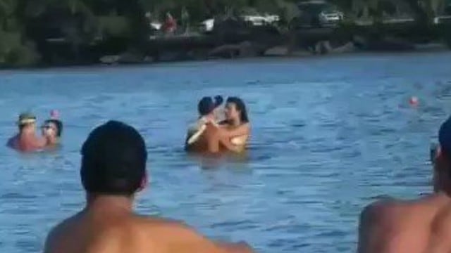 Twitter viral: Pareja fue descubierta teniendo 'intimidad' en una playa frente a varios bañistas