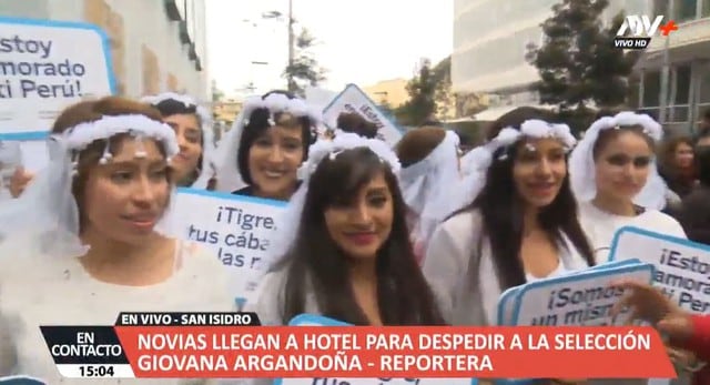 Selección peruana: 'Novias' llegan hasta el hotel de concentración para dar suerte a la Blanquirroja
