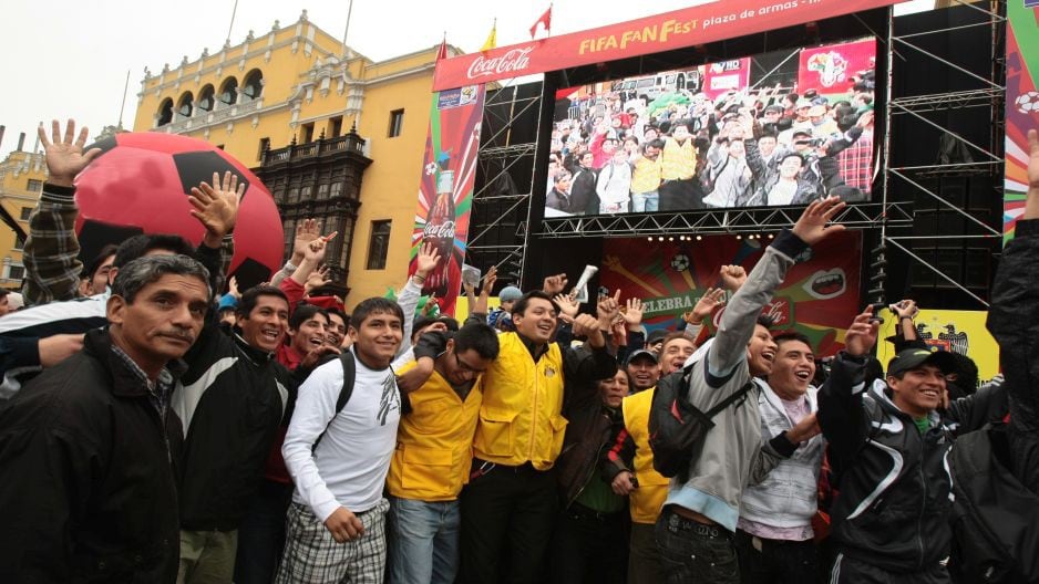 El Perú vs. Chile en pantalla gigante.