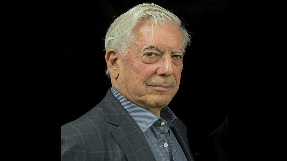 Mario Vargas Llosa y algunas de sus obras.