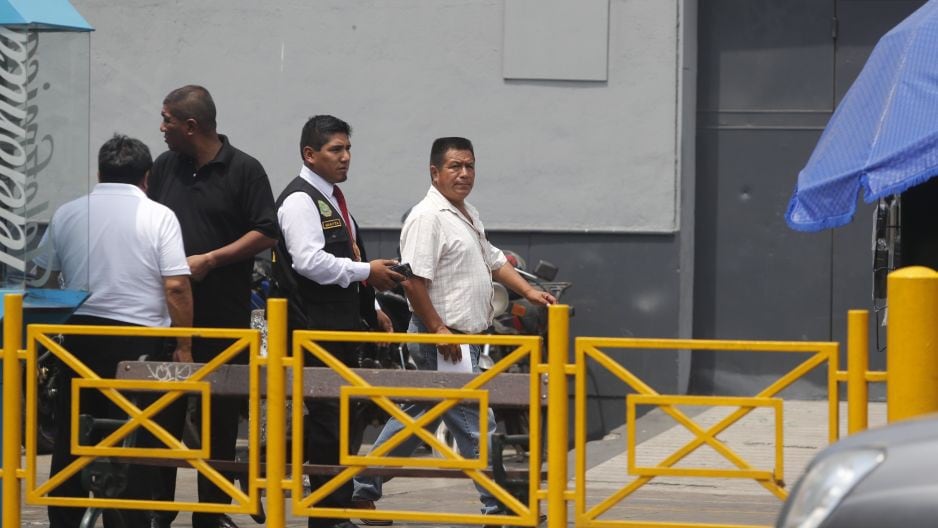 ‘Marcas’ roban 140 mil dólares a cambista en el Cercado de Lima.