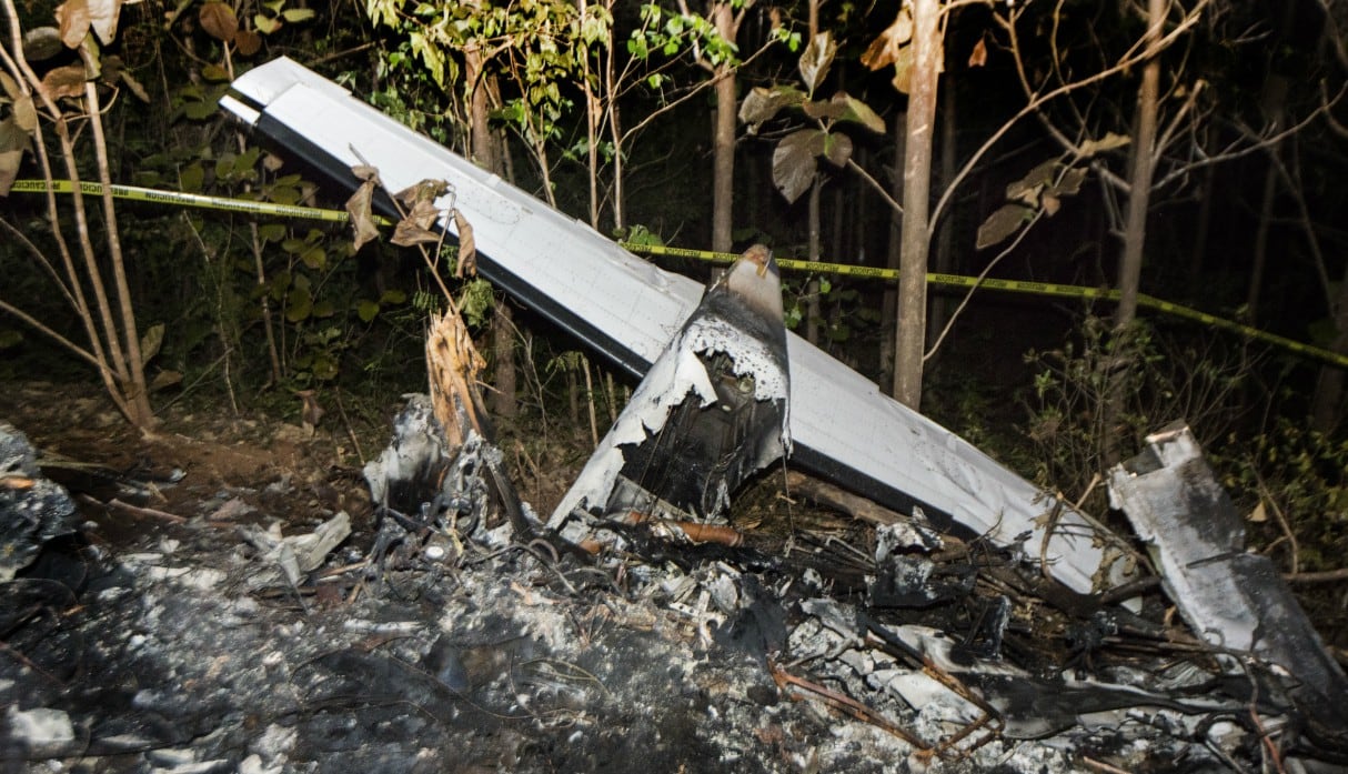 Mueren 12 personas tras caer avioneta en Costa Rica. Fotos: AFP