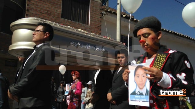 Más de cuatro mil personas dieron último adiós a Guissel y piden pena de muerte para evangélico asesino. (Fotos: Trome)