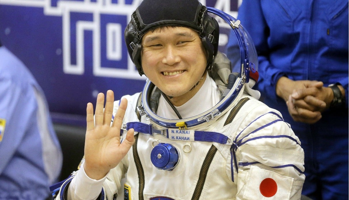 El extraño estirón de un astronauta japonés de la Estación Espacial Internacional. (Fotos: EFE/AP)