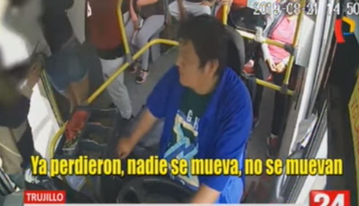Menores se suben a bus para robar y siembran el terror entre los pasajeros. Video: 24 Horas