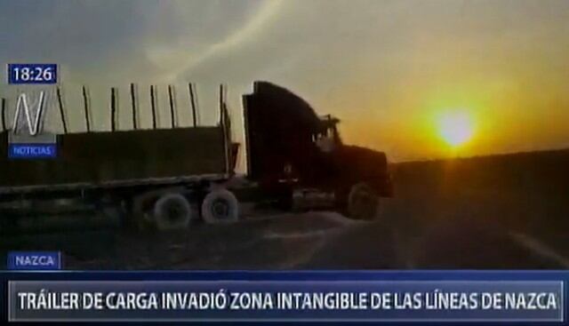Conductor de camión dice que ingresó a la Pampa de Nasca para cambiar una llanta.