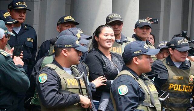 Keiko Fujimori al momento de ser trasladada al penal anexo de Mujeres de Chorrillos. (Foto: Agencia Andina)
