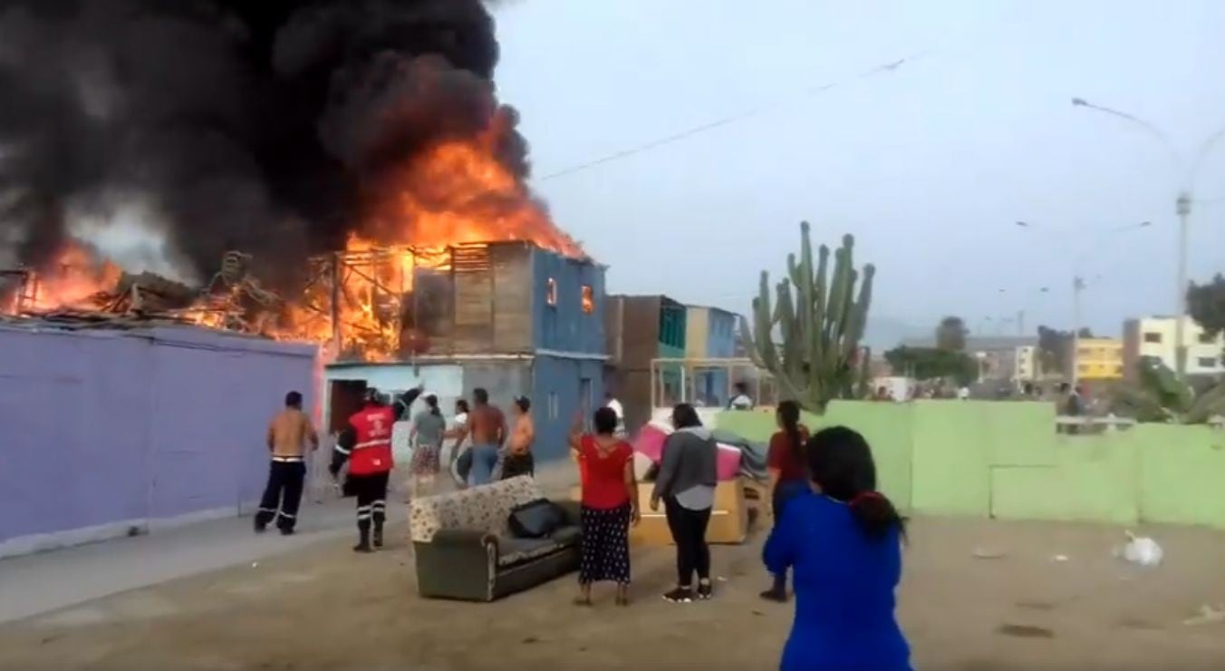 Incendio en urbanización Centenario alarma a los vecinos (Fotos: Video Prensa Chalaca)