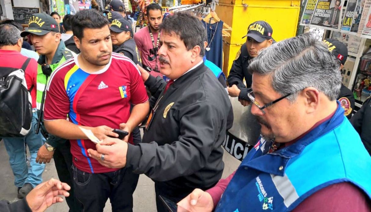 Realizan operativo en Gamarra para verificar situación migratoria de extranjeros e intervienen a más de 30. Foto: Andina