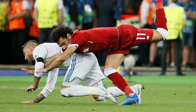 Mohamed Salah culpó a Sergio Ramos de su lesión en la final de la Champions League. (Fotos: Agencias)