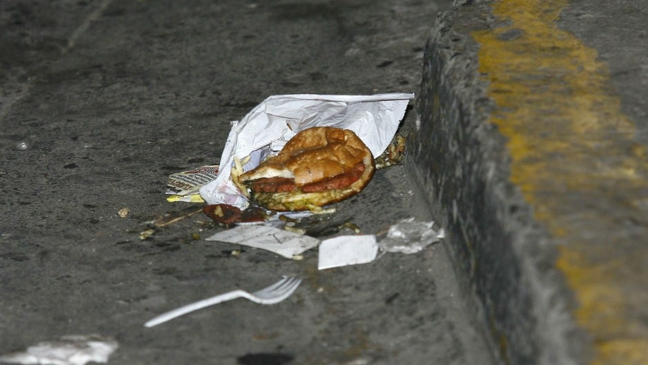 Odontólogo murió atragantado con hamburguesa en San Juan de Miraflores.