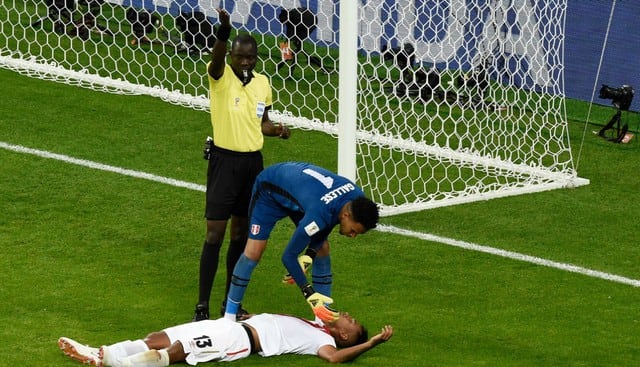 Perú vs Francia: Renato Tapia sería baja tras sufrir aparatosa caída en el partido con Dinamarca.