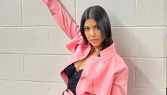 La empresaria Kourtney Kardashian lució aretes de calaveras. (Foto: @kourtneykardashian / Instagram)