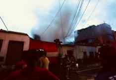 Incendio en casona del Cercado de Lima: vecinos trataron de apagar las llamas